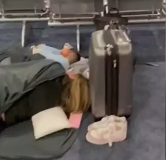 这趟新加坡至中国航班停飞!美国再取消2400航班,华人回国无望