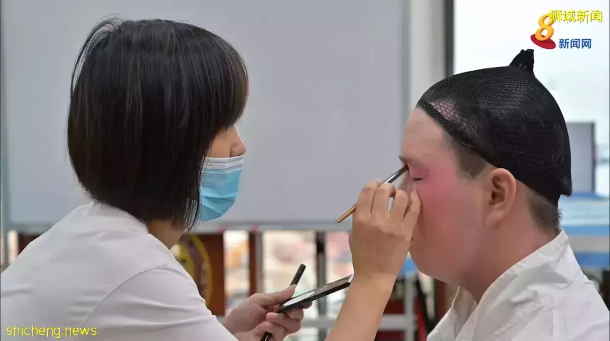 爲給外婆和媽媽看戲 17歲初院生堅持唱潮劇