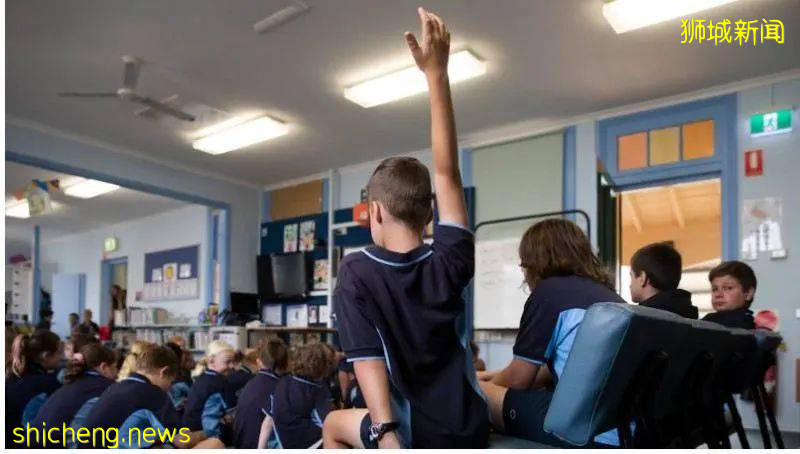 爲讓應屆生安心求職,新加坡政府表示理工學院畢業生可延遲一年償還求學貸款和利息!