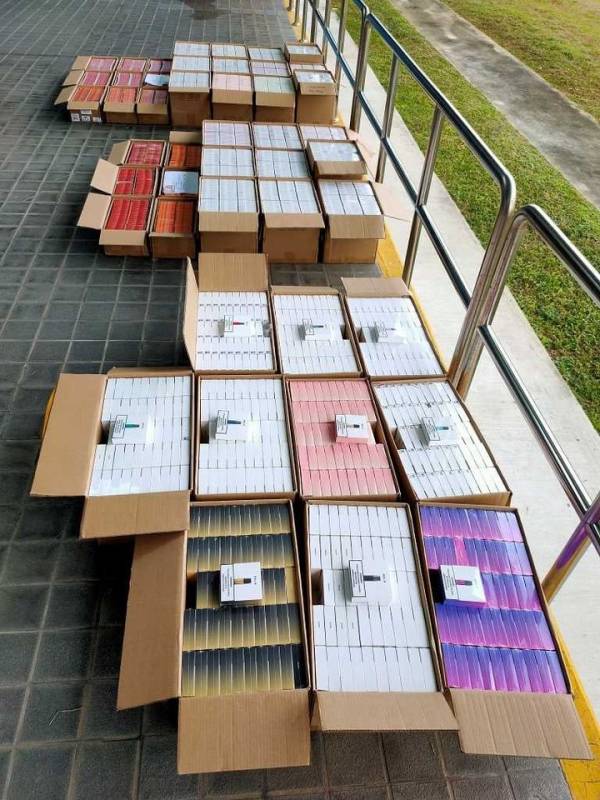 一天内破两起走私案!ICA查获数千支电子烟