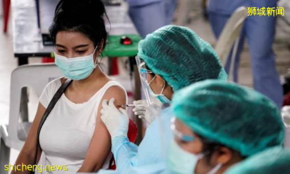 何时接种第三剂加强针疫苗？新加坡卫生专家：多数健康人口无需接种