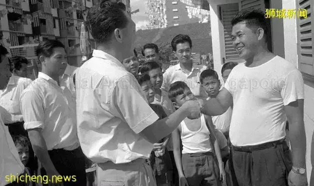 “在新加坡不买组屋的,太笨了”