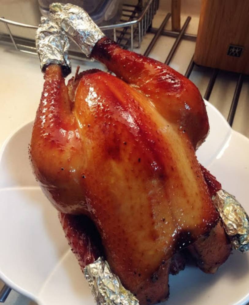 快過年了，竟有人在新加坡組屋走廊開“養雞場”，30只好熱鬧