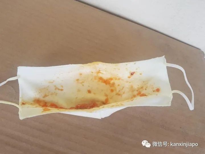 被老人院指使！老母亲戴上肮脏口罩，穿着有排泄物的尿布
