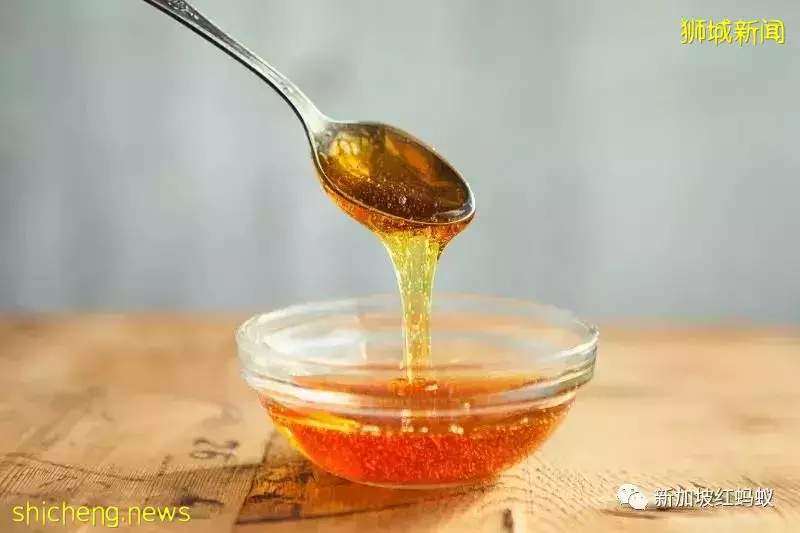 治疗师:经常喉咙痛声音沙哑,可能与戴口罩和居家办公有关