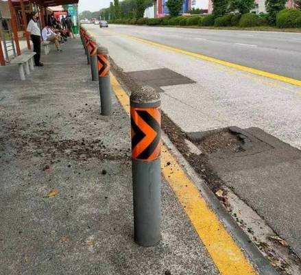 新加坡破爛道路遭吐槽，網友調侃：能打高爾夫、玩打地鼠、坐過山車