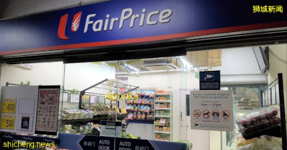 昨早,一大批人冒雨领政府免费发的血氧仪,价值50新币