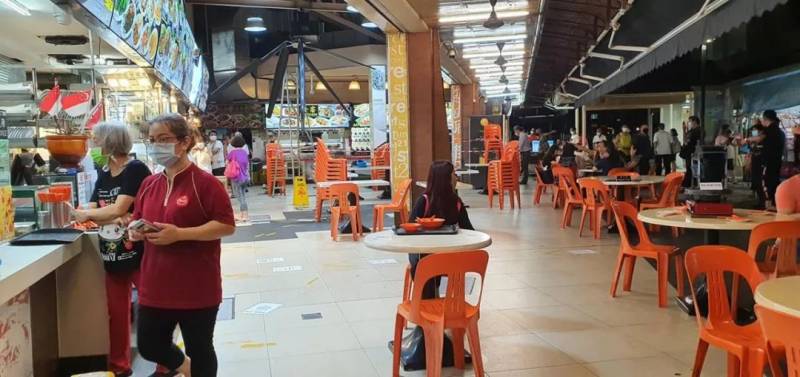 噩梦成真!新加坡食阁的巨型吊扇掉下来砸伤了人,血流不止