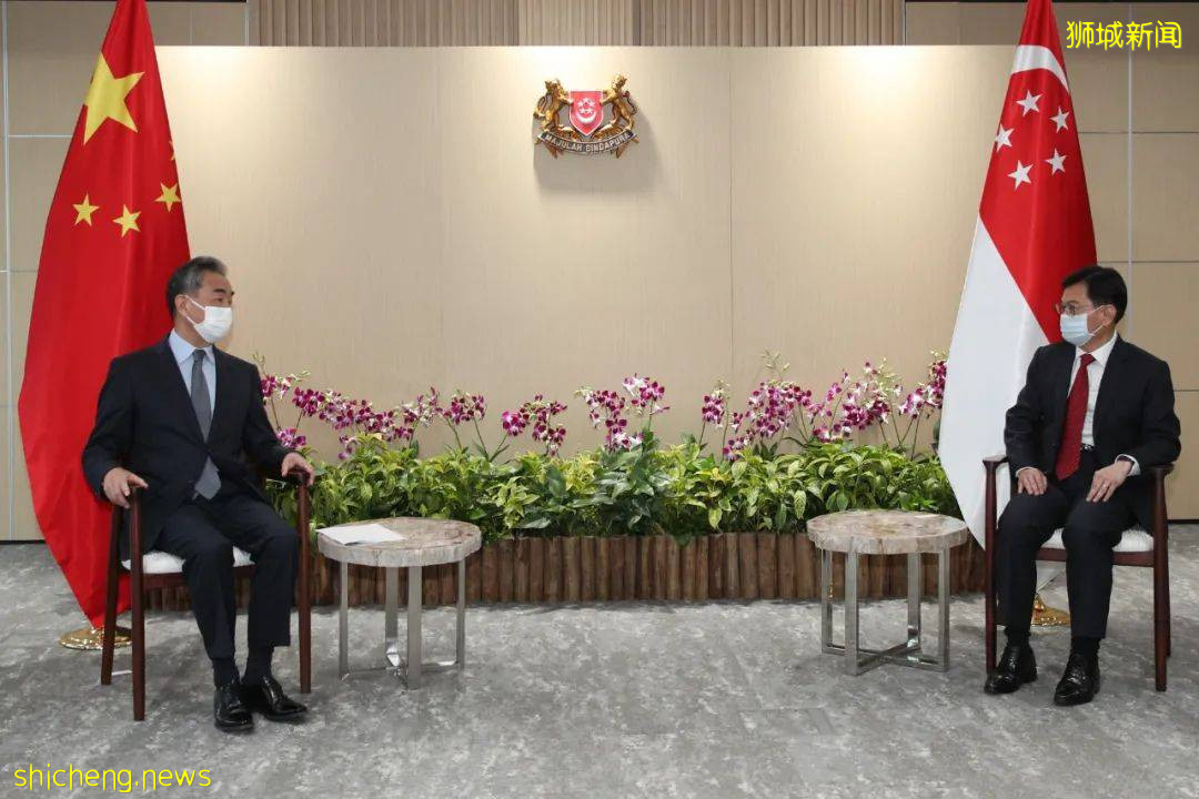 中國外交部長今訪問李顯龍!新加坡重申不會選邊站