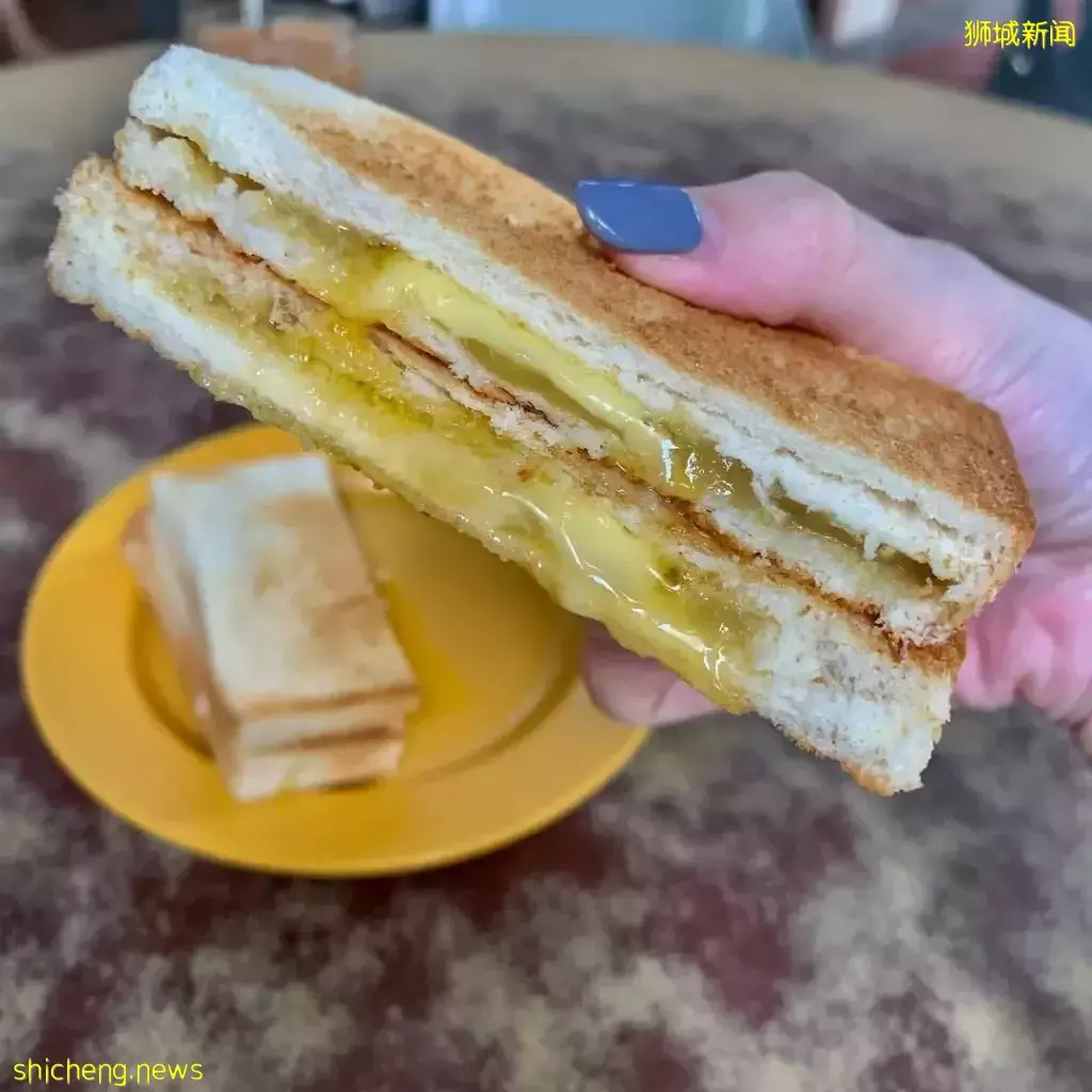 每天叫醒我的不是梦想 · 而是吃早餐! 盘点新加坡10家人气爆棚的咖椰吐司铺 · 香醇口感+爆浆牛油 · 确定不来一口吗