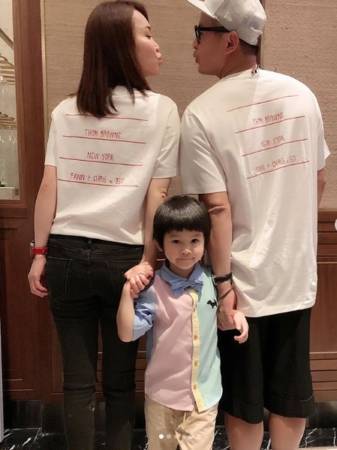 结婚10周年 李铭顺 范文芳 穿夫妻装 玩亲亲