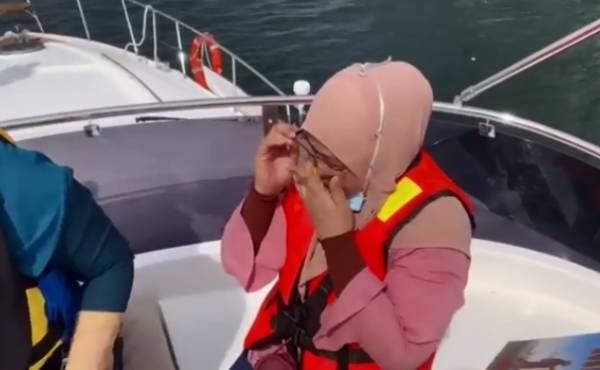 再有67人搭富力号游艇 在海上向亲人喊想你