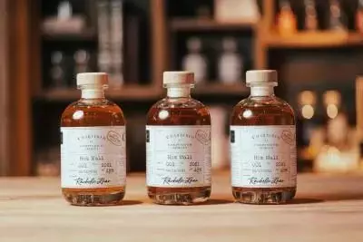 新加坡企业家每年酿制不同口味的“女儿红”,为女儿酿嫁酒创业