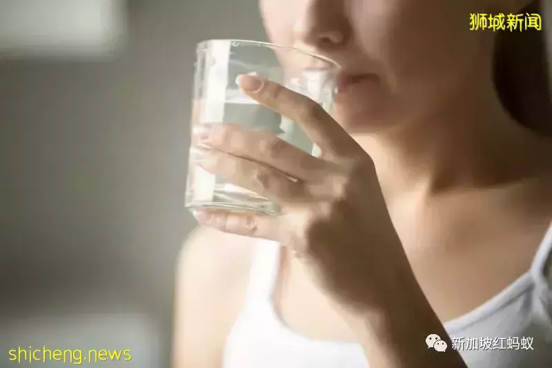 治疗师:经常喉咙痛声音沙哑,可能与戴口罩和居家办公有关