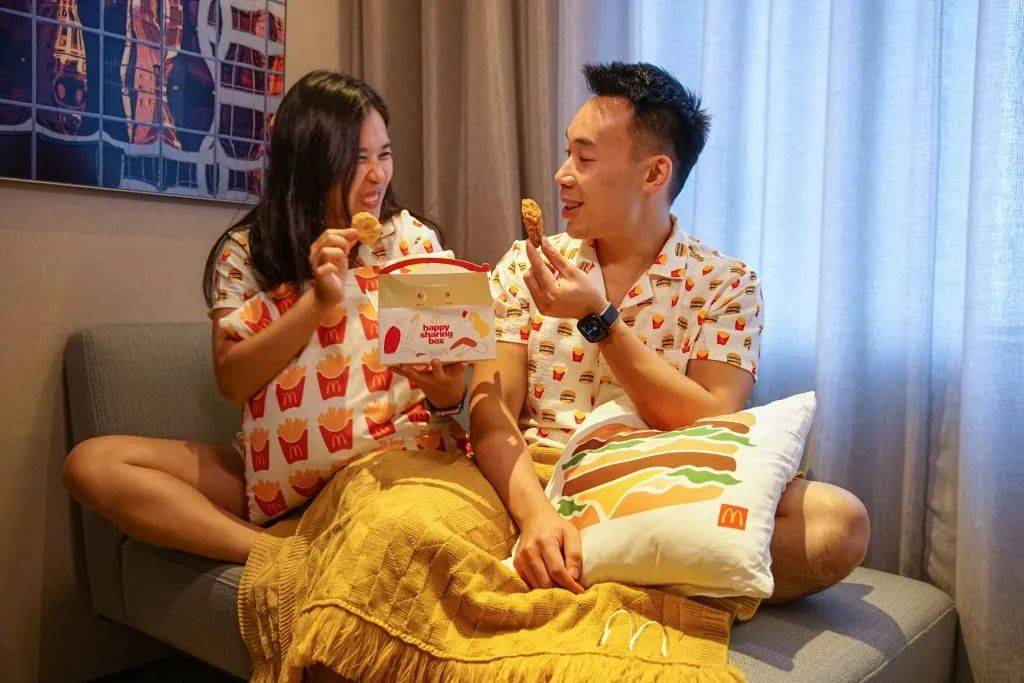 新加坡的麦当劳竟然在床上玩出了新花样