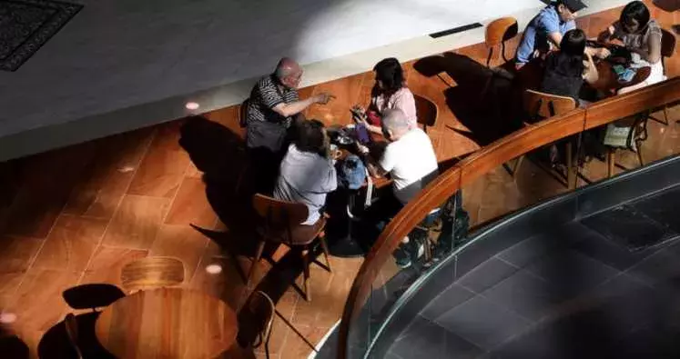 新加坡政府督促大家新年严守防疫措施！！新年社交聚会人数限制五人