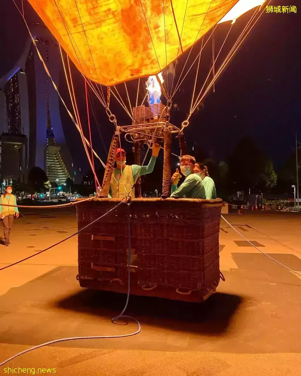 不用飛到浪漫的土耳其,在新加坡濱海灣也有熱氣球坐!現已開放預訂