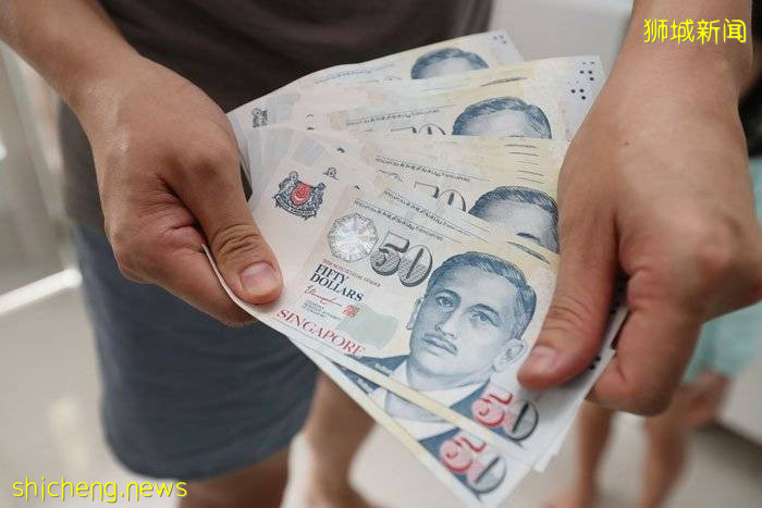 “正职”收入不够用 女佣身兼三职养家