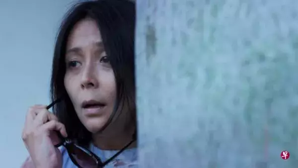 雅慧新剧演现代农夫 使用翻土机失手机器“飞出”