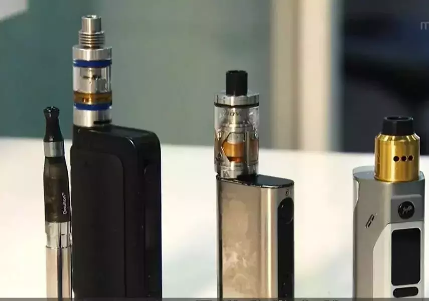 在新加坡购买,持有,和吸电子烟都是违法的!最高可罚2000元