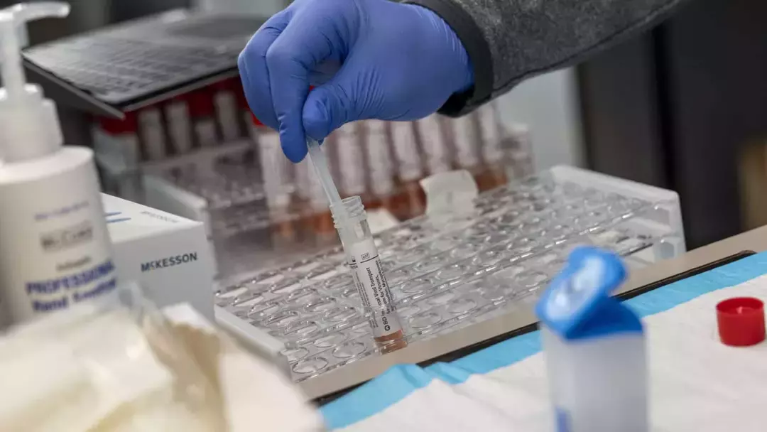 多图实拍!新加坡全岛人一起出门:乌节路、星耀樟宜、滨海湾爆满!奥密克戎确诊448例