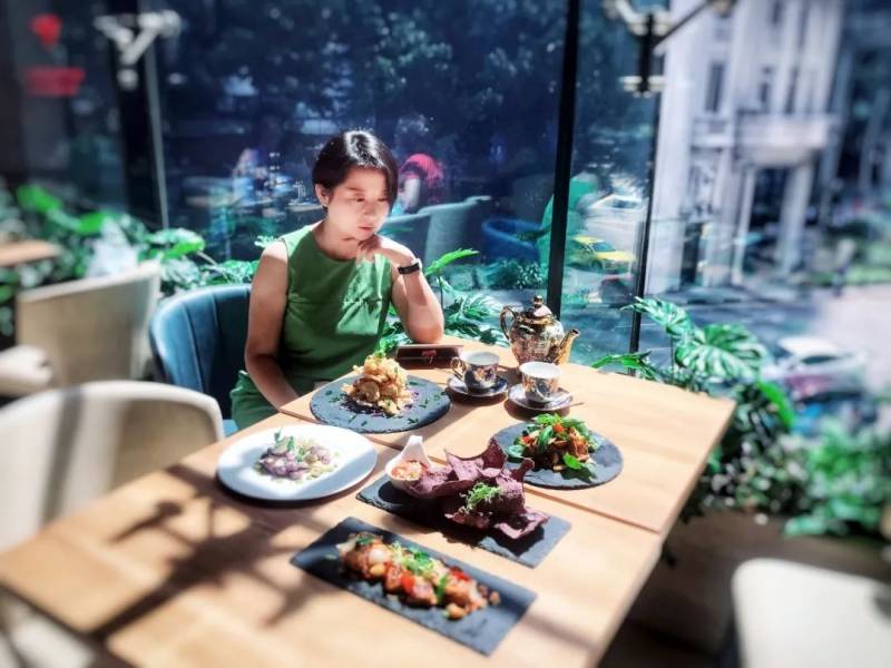 美食博主愛上了皇室禦廚的秘密花園