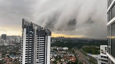 猶如世界末日!實拍新加坡被海嘯雲“吞沒”!暴雨、發大水、樹倒