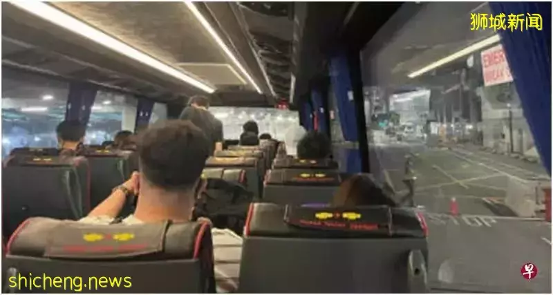 新加坡长周末掀出游热，旅客达疫前八成，巴士票售罄、关卡大排长龙