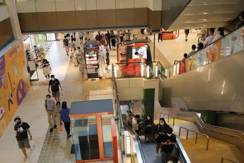 部长:新加坡解封第三阶段至少持续1年