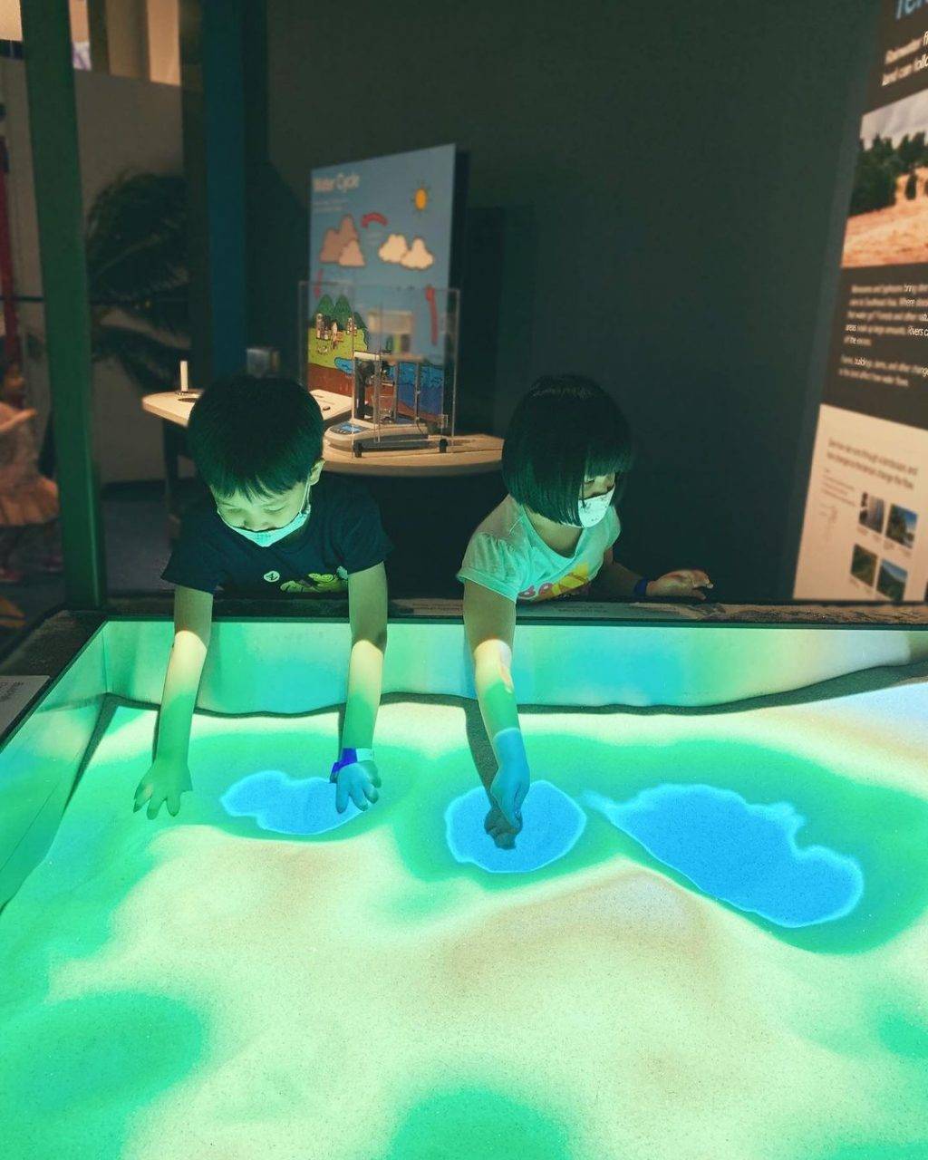 增廣見聞去👣科學館Earth Live地球展覽🌍懸空漂浮地球、AR沙箱投影，展出亮點逐個看✨