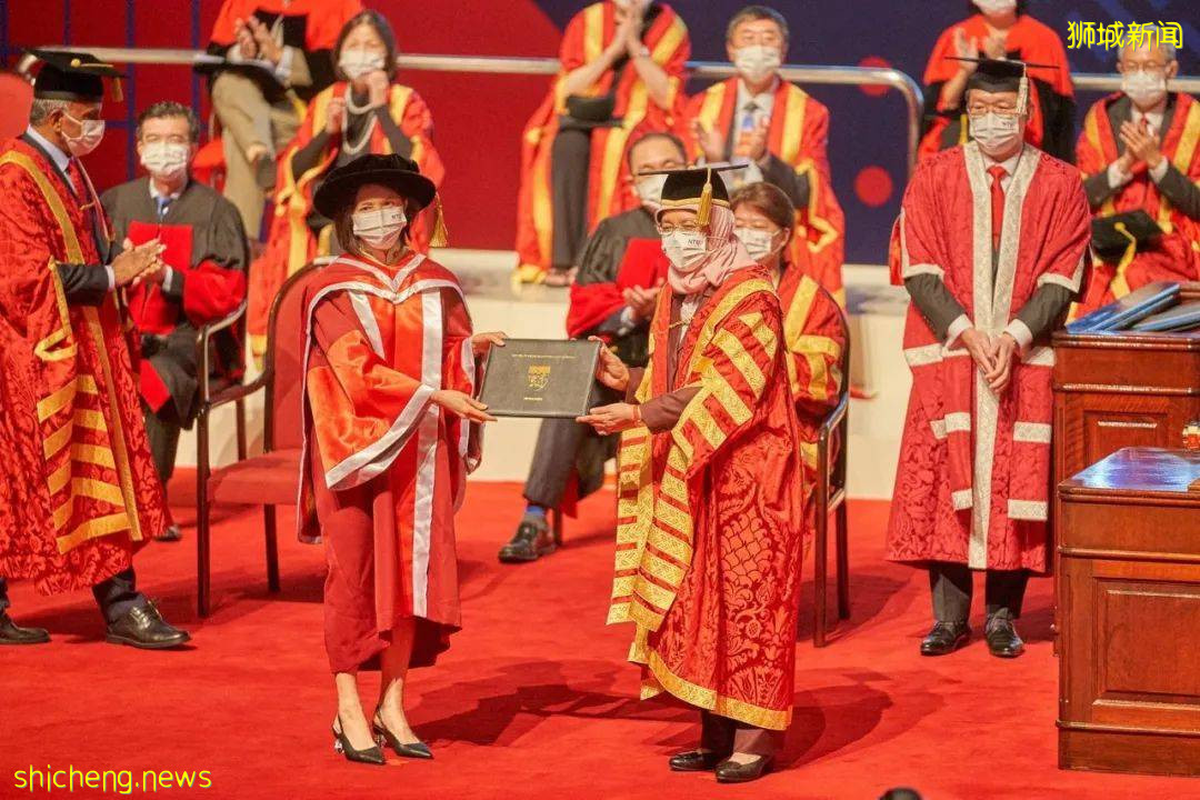 南洋理工大學舉行2021屆線下畢業典禮，新加坡總統出席