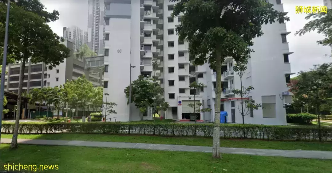 “大阵仗!我在新加坡金文泰看到6辆警车、10多名警察出动”