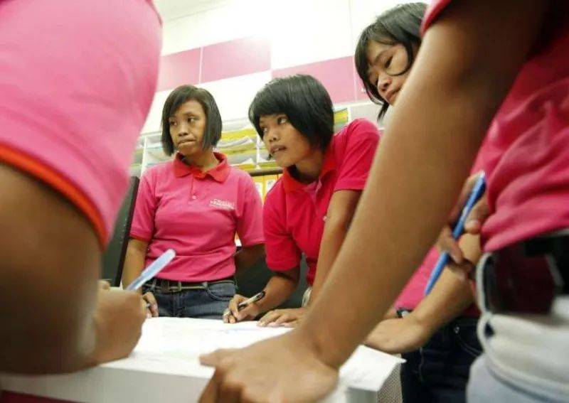 安排女佣去父母朋友家帮忙?你可能已经触法!盘点在新加坡聘请女佣需要注意的事项