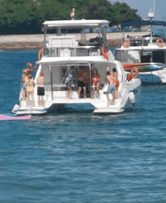 前天牛車水到處是人!新加坡嚴懲防疫違規,20組人在公園被罰款