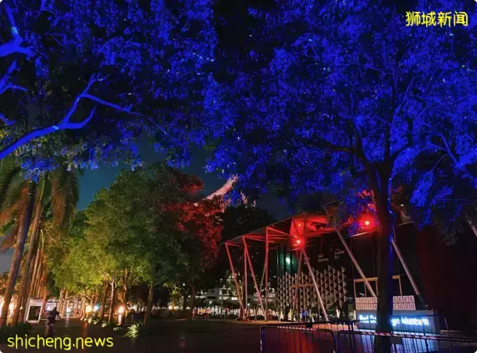 濱海灣亮燈啦! 每晚 8 點 到 10:30 亮燈直到12月31日