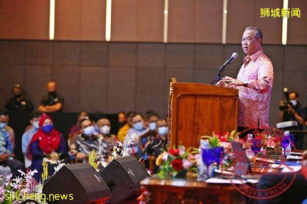 大臣:與新加坡合作 培訓公仆 提高素質