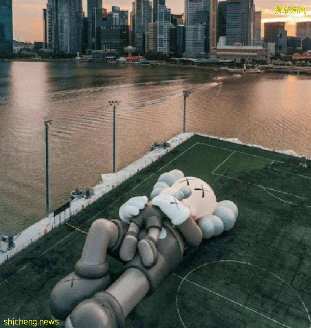 突发！因为“侵权”，新加坡朋友圈纷纷打卡的Kaws展览或被禁