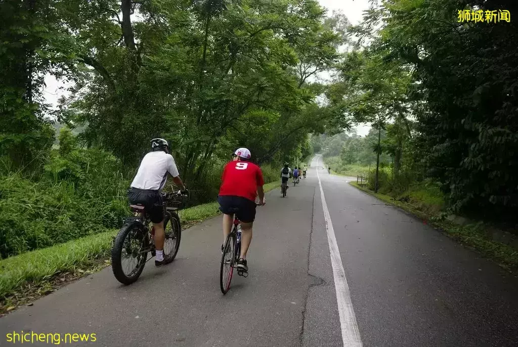 超级奶爸!带着2岁女儿骑行17小时166公里,环游新加坡