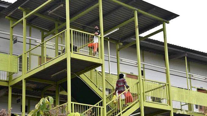 震惊!新加坡竟有一半宿舍客工感染过新冠!网友:要多体谅客工