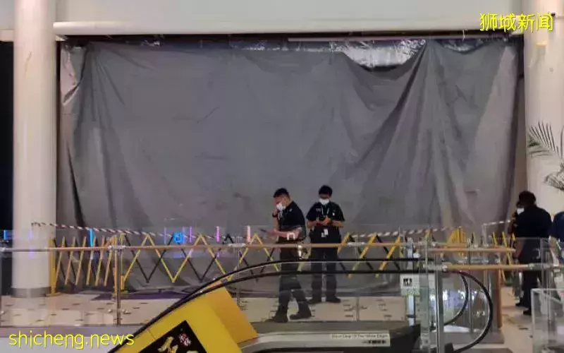 裕廊坊店面装修 墙板塌下砸中两男女