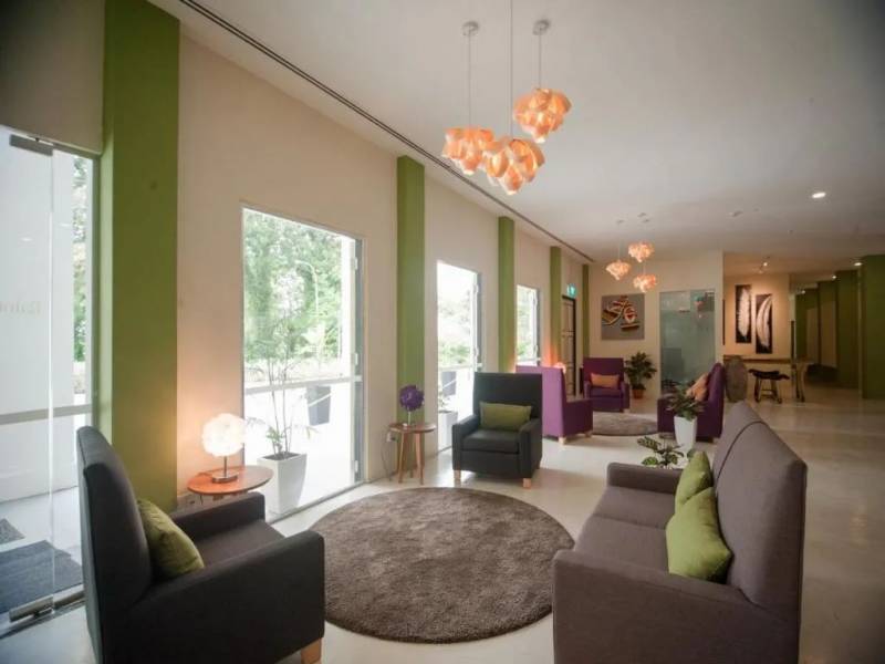 新加坡这家酒店大清仓!家具、灯饰、威士忌酒杯...都拿出来卖了