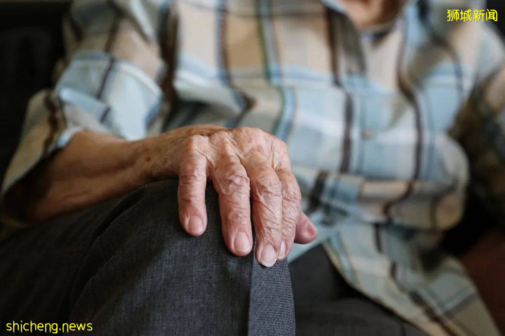 新加坡又14人死亡,竟有銀行前總裁!昨天起,每戶10個免費檢測儀