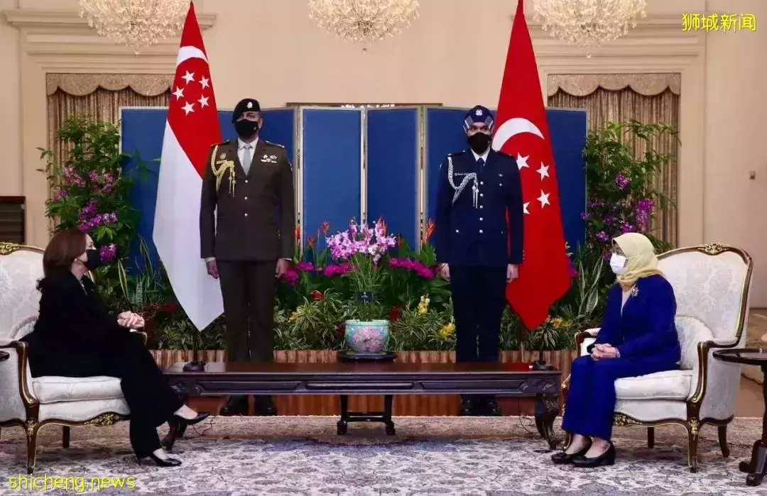 與NUS校友,總統 Halimah Yacob 一起慶祝新加坡女性年