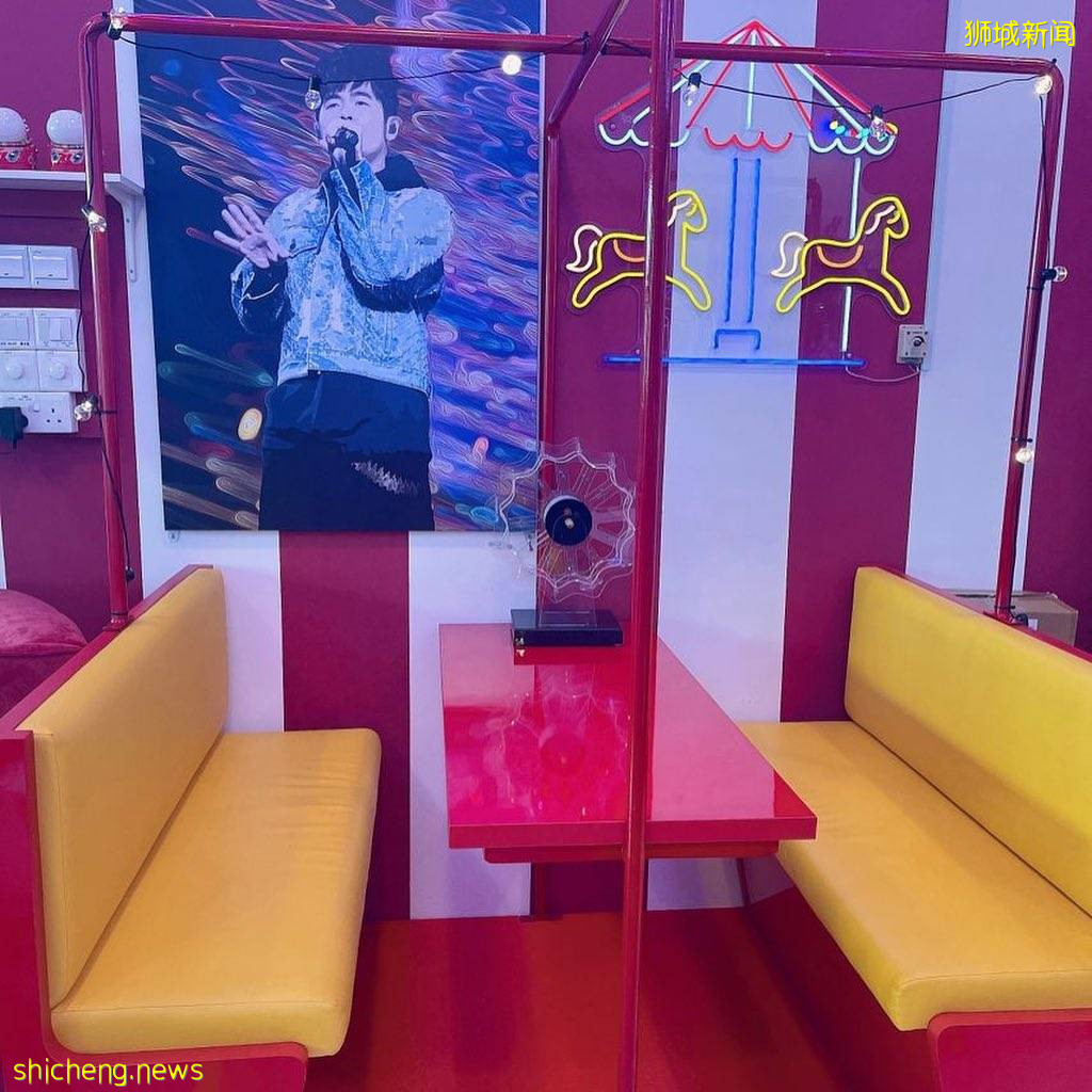 来Lim Bistro园游会主题餐厅🎡炫酷霓虹环境、墙壁贴满周董照片海报，原来老板是杰迷