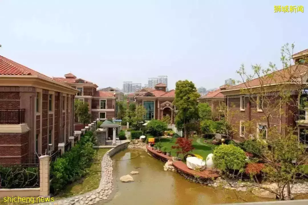 李显龙总理发声,挺中国防疫!上海的新加坡人晒冰箱,这些岛上阿姨曾囤出一个超市