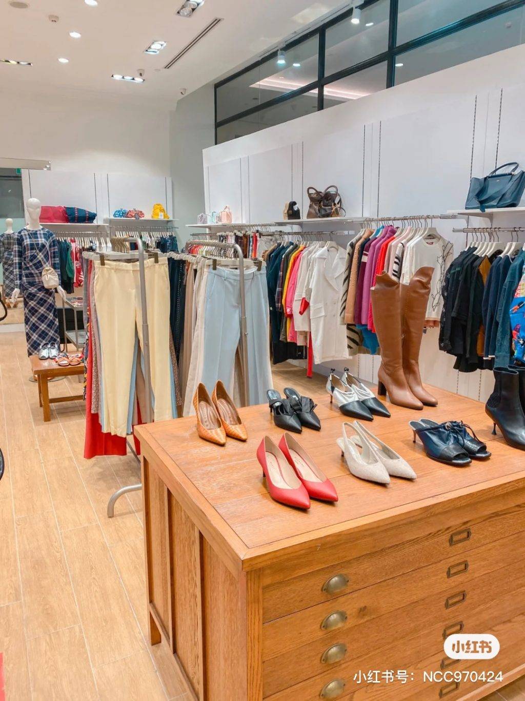 神秘大牌折扣店驚現Raffles City!Max Mara, Max & Co, Marella, Iblues, Bape, Y3等大牌幾十塊帶走