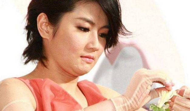 新加坡5死1伤车祸：为救男友80%烧伤的美女歌星，刚脱离危险！她还得面对这些