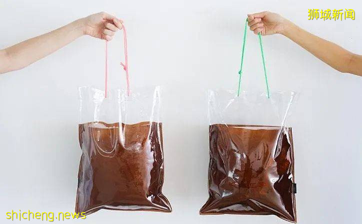 在新加坡,没有一个塑料袋逃的出被咖啡打包的命运