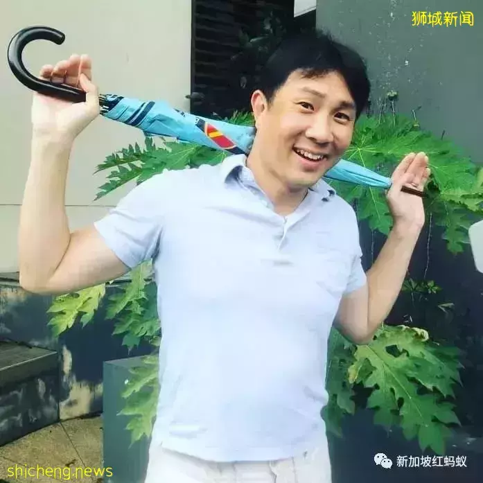 在新加坡當議員長得帥一些，還得擺POSE賣雨傘籌款