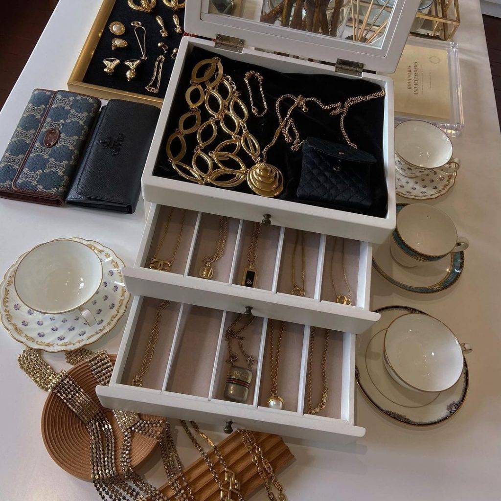 神仙中古店Vintage By Née Collective😍複古高奢包包+飾品+餐具、環境優雅華麗,記得提早預約🔖